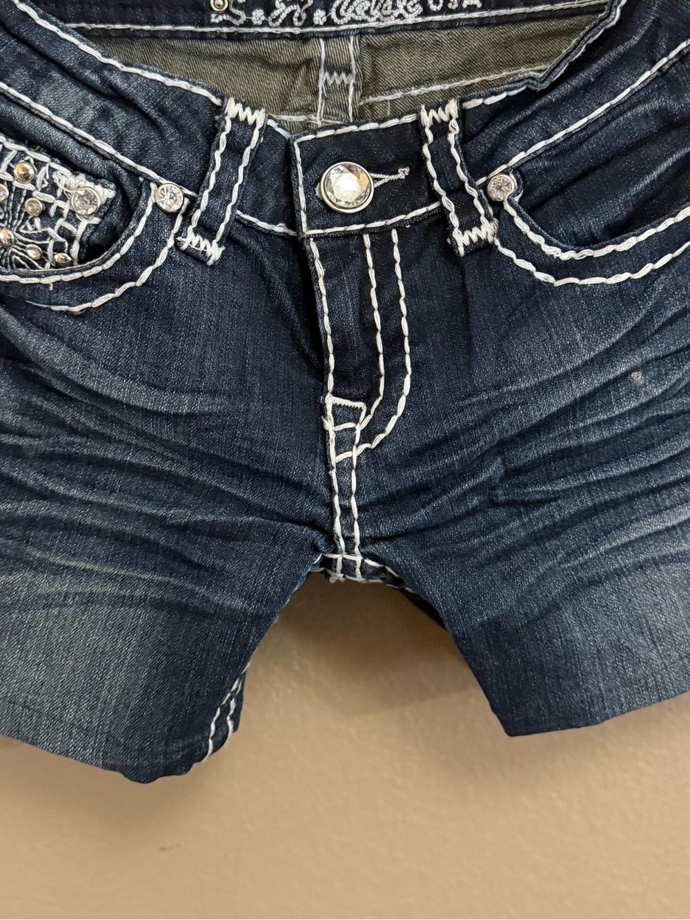 L.A. idol Dark Blue Denim Shorts with White Contrast Stitching